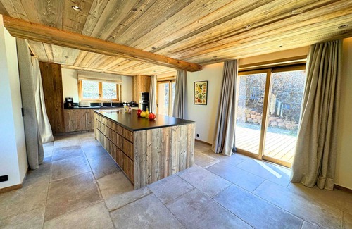 Les Belleville Ski Chalet | Luxury Chalet for 12 w/Sauna & Home Cinema