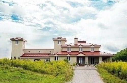 Bradford West Gwillimbury Cottage | Luxury Guest House Bradford