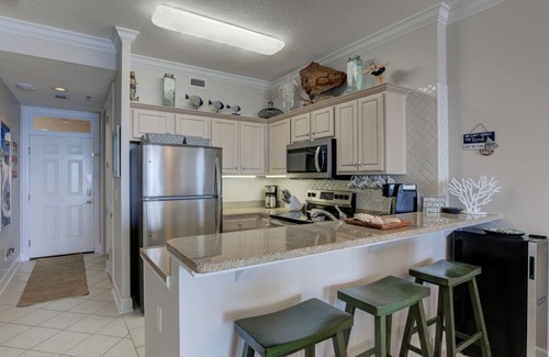 Gulf Shores Condo | Luxury Beachfront condo with Spacious Balcony!