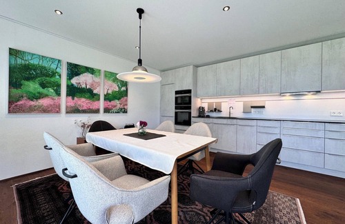 Streitelsfingen Apartment | Luxuriöse Ferienwohnung mit Seeblick und Whirlpool in Lindau
