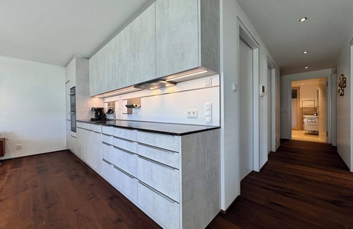 Streitelsfingen Apartment | Luxuriöse Ferienwohnung mit Seeblick und Whirlpool in Lindau