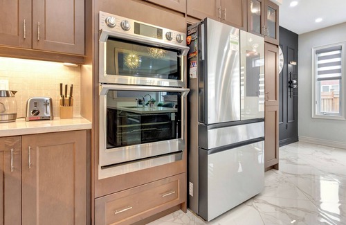 Stouffville House | Luxurious! Centrally located entire Home, Office & Wi-Fi