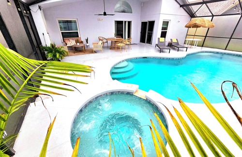 West Haven Villa | Luxurios 5-bed villa- fitness ,HotTub, Gameroom, WiFi next Disney - sleeps 10