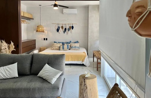 Diaz Ordaz Apartment | Luxurious 1 Bedroom in Desirable Foodie Heaven!