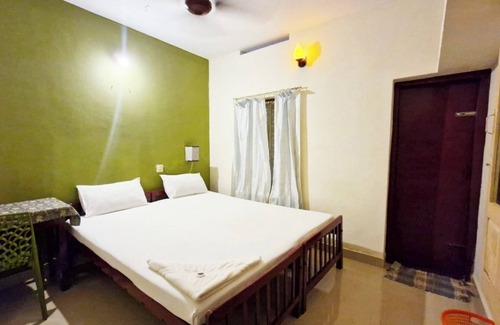 Varkala Bed & Breakfast | Luxurious 1 double Bed BnB 6