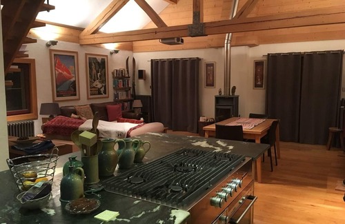 Les Praz-de-Chamonix Apartment | Luxurious 105 sq meter double height apt, walk to ski and golf