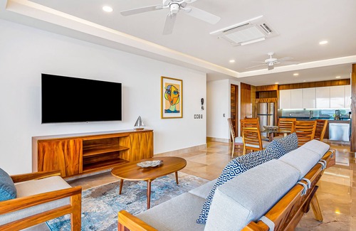 Mismaloya Condo | Luxurious 1st-floor condo with pool, oceanfront balcony & water view