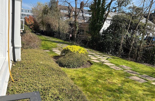 Blackheath Apartment | Luxurious 2 bed 2 bath flat w/parking Blackheath