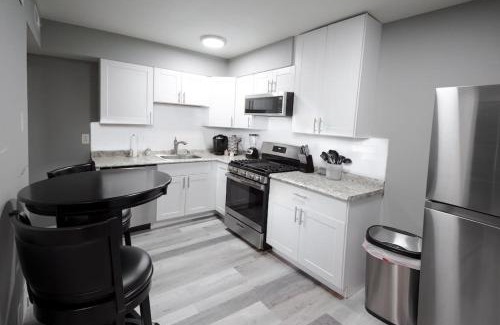 St. Charles Apartment | Luxurious 2-Bedroom Abode with Elevated Comforts Near Main Street