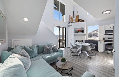 Park City Condo | Luxurious 2 Bedroom Condo at The Mason, Ski Run Views, Pool, & Prime Deer Valley Access!