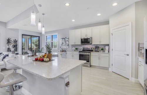 Rural Estates Condo | Luxurious 2-Story Naples Carriage Home for Seasonal Rent!