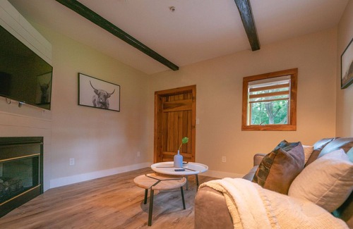 Lambertville House | Luxurious 2-Suite Barn in Lambertville