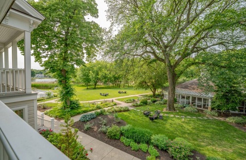 Stevensville House | Luxurious 24-Bedroom Mansion Retreat complete with private pool & public dining.