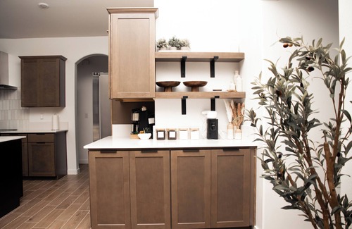Pumpkin Center House | Luxurious 2BR/2BA Modern Getaway in Bakersfield