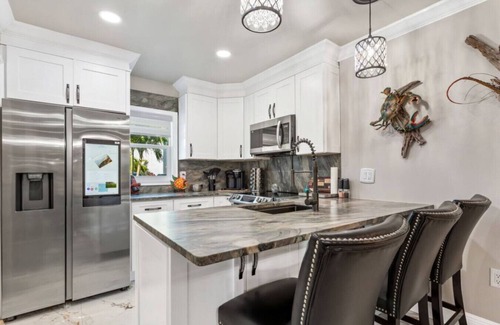 Madeira Beach House | Luxurious 2BR 2BA, 2 Kings Condo Madeira Beach
