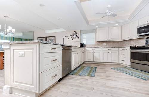 Madeira Beach Condo | Luxurious 2BR/BA Beachfront Condo. Seaview
