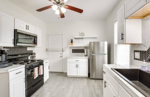 North Hyde Park Condo | Luxurious 2BR Kansas City Condo Near Downtown