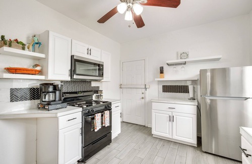 North Hyde Park Condo | Luxurious 2BR Kansas City Condo Near Downtown
