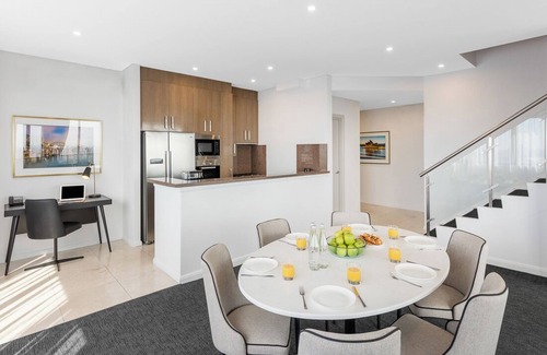 Darling Harbour Apartment | Luxurious 3 Bedroom Penthouse Suite (Level 56) at Kent Street, Sydney CBD