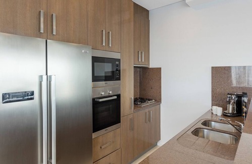 Darling Harbour Apartment | Luxurious 3 Bedroom Penthouse Suite (Level 56) at Kent Street, Sydney CBD