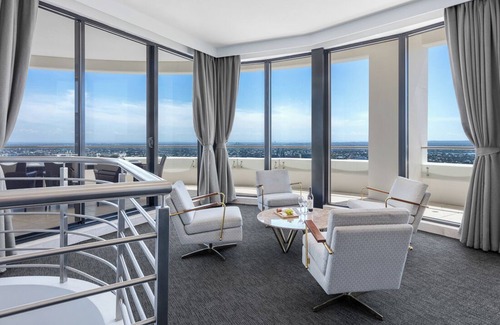 Darling Harbour Apartment | Luxurious 3 Bedroom Penthouse Suite (Level 56) at Kent Street, Sydney CBD