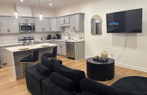 Nashville House | Luxurious 3-bedroom townhome centrally located in fabulous Nashville