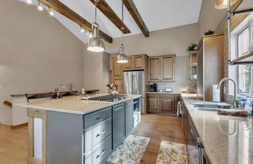 Ellicottville House | Luxurious 3-Bedroom Townhouse Walk to Village