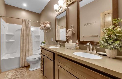 Ellicottville House | Luxurious 3-Bedroom Townhouse Walk to Village