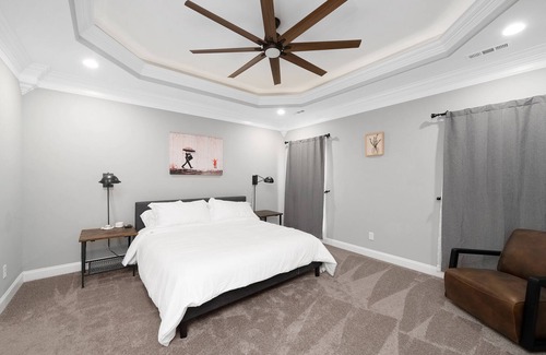 Normal House | Luxurious, 3-Bedroom home – 5 mins from entertainment district!