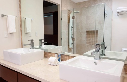 La Isla House | Luxurious 3 bedroom + Villa in Isla Dorada