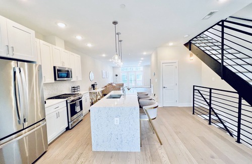 Trinidad Condo | Luxurious 3BDR Penthouse + Rooftop Views of Monument&Capitol @ H ST Corridor
