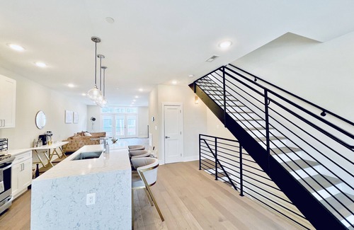 Trinidad Condo | Luxurious 3BDR Penthouse + Rooftop Views of Monument&Capitol @ H ST Corridor
