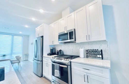 Trinidad Condo | Luxurious 3BDR Penthouse + Rooftop Views of Monument&Capitol @ H ST Corridor