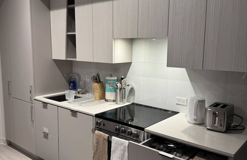 Downtown Mississauga House | Luxurious 3bedroom Retreat in Square One Area. Your perfect getaway awaits.