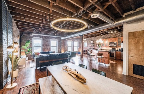 Lynchburg Condo | Luxurious 3BR Downtown Penthouse - Perfect Location