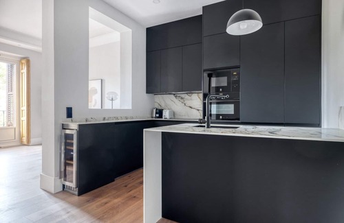 Barrio de La Latina Apartment | Luxurious 3BR in Palacio, in the heart of Madrid, by Blueground