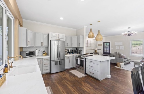 Greenville - Spartanburg House | Luxurious 3BR on Lake Saluda w/Kayaks, Fire Pit