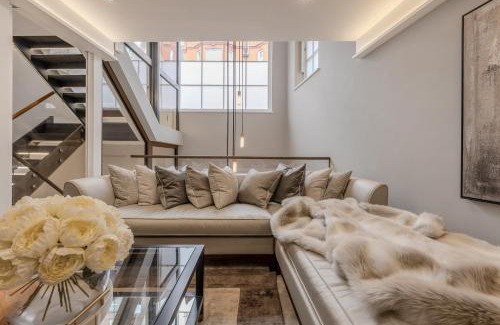 Brompton & Hans Town Apartment | Luxurious 4-Bed Knightsbridge Home Near Harrods