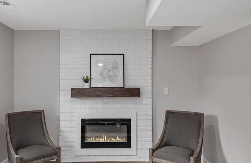 Cary House | Luxurious 4 bedroom, 3 full bath house