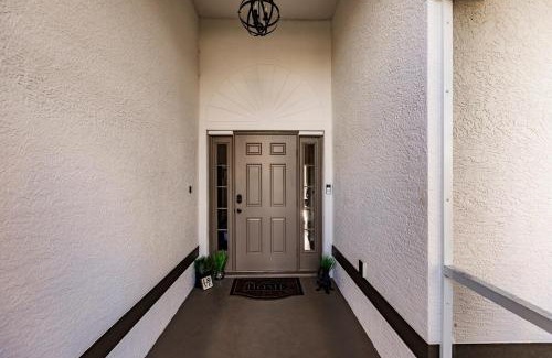 Almont House | Luxurious 4 Bedroom Canal-Front Home, Pet Friendly