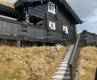 Atra House | Luxurious 4 bedroom Mountain Cabin with Gaustatoppen View
