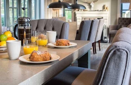 Kenmare House | Luxurious 4 bedroomed holiday home in a quiet area
