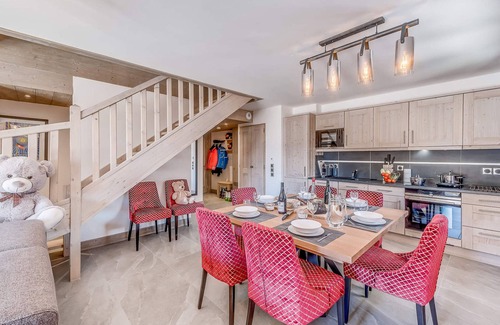 Les Boisses Apartment | Luxurious 4* Duplex Apt in Tignes - Ski-In/Ski-Out, Spa, Pool, Hotel Services Included