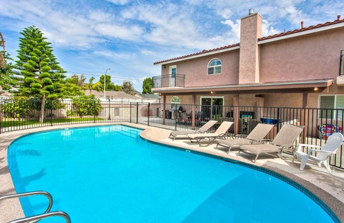 Southwest Anaheim House | Luxurious 4400 sqft house Disneyland, Knotts, water park, beach, Kid's rooms