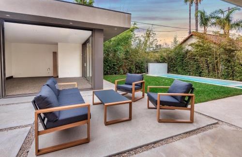 Carthay Circle House | Luxurious 4BR Home with Pool, Jacuzzi and Free Parking