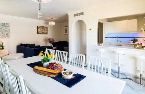 Marbella Apartment | Luxurious 5 Bdrms Penthouse, Hot Tub, Golden Mile!