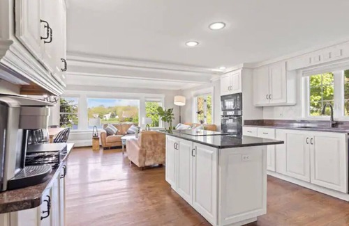 Cape Porpoise House | Luxurious 5 bedroom on the ocean with dock and kayaks
