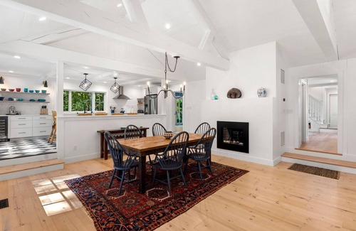 North Hampton House | Luxurious 5-bedroom House Walking Distance to Historic Beach Walk and Beaches