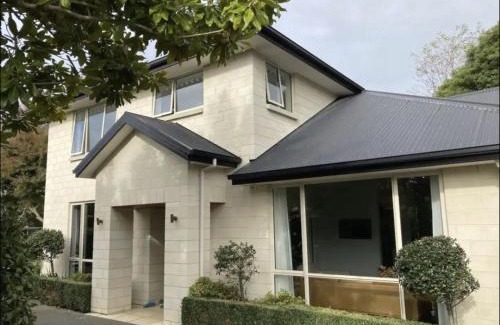 Burnside Villa | Luxurious 5 Bedroom home with heated pool