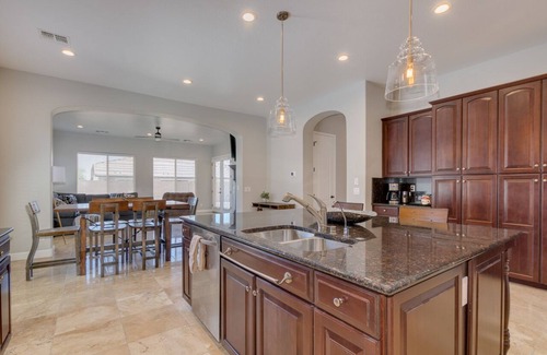 Canyon Trails West House | Luxurious 5-Bedroom House with 3 King Beds & Resort-Style Pool!